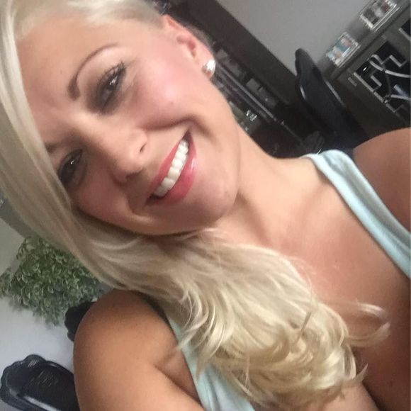 Meet your Posher, Amanda - Picture 1 of 1